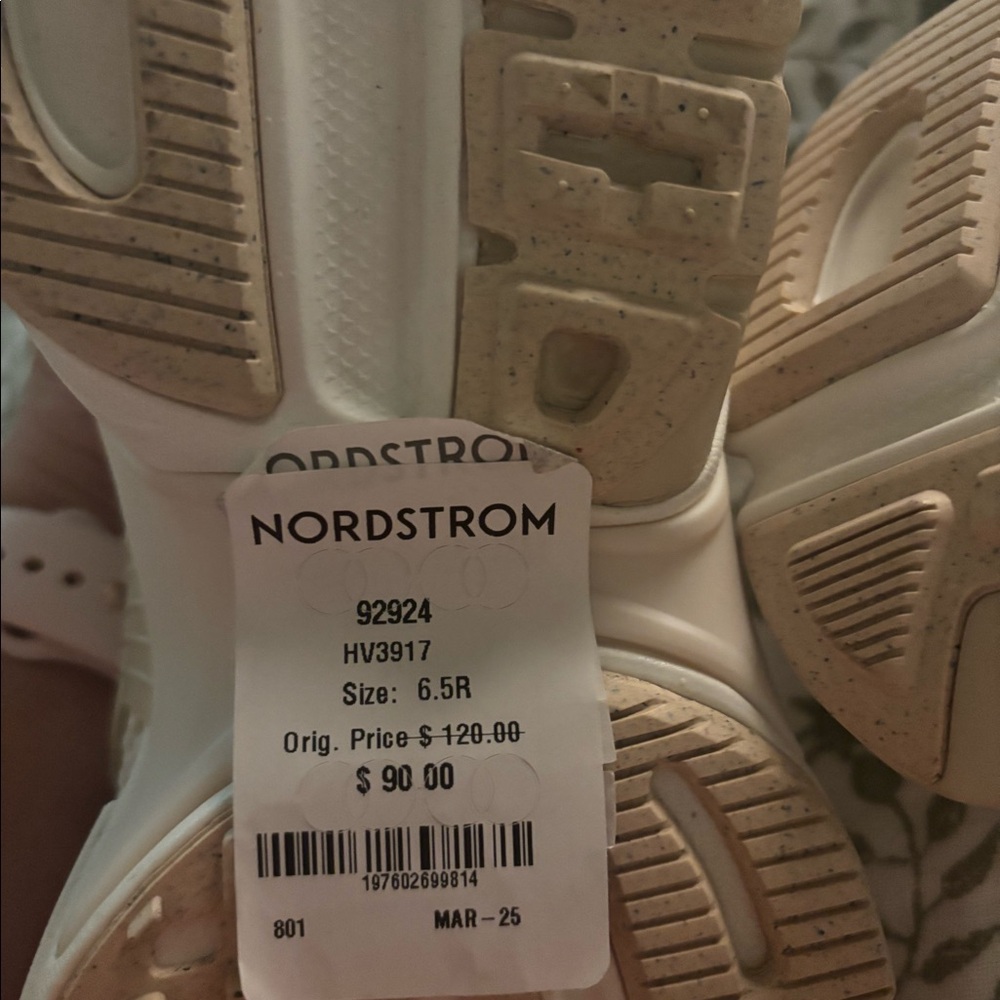 Nike V2K shoes - Picture 4 of 4